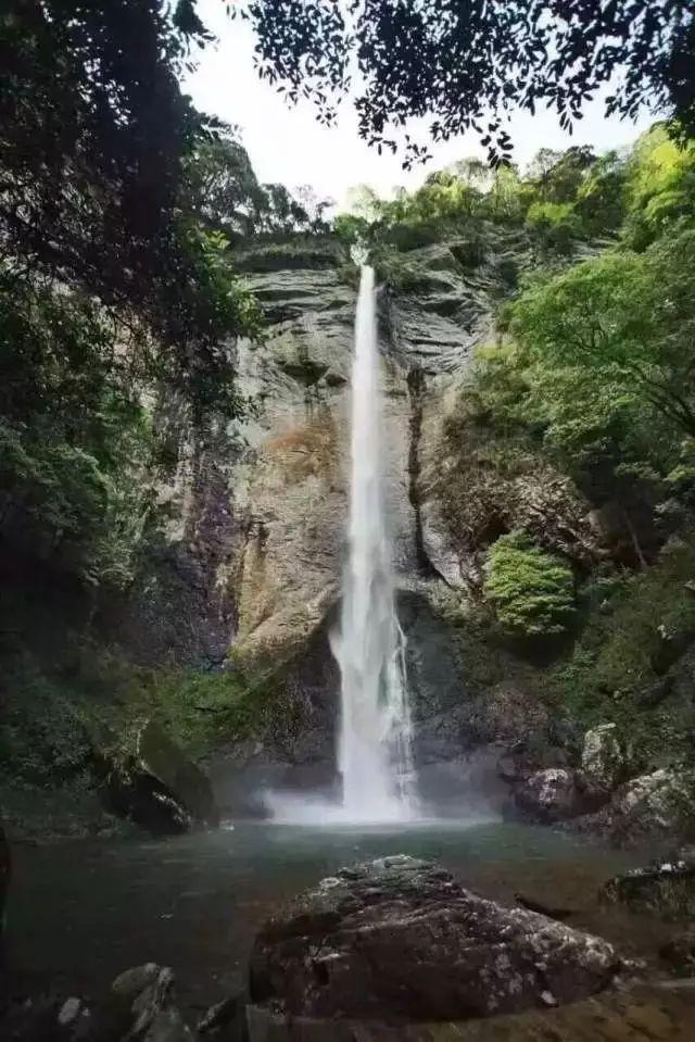 逃离破旧弃城